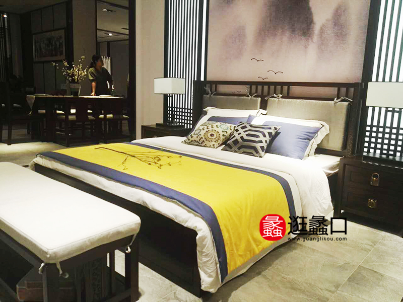 云檀家具新中式卧室实木双人大床/床头柜/床尾凳