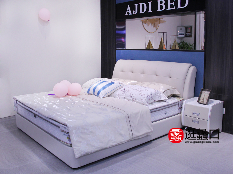 奥嘉迪家具现代简约卧室布艺软包双人床/床头柜 奥嘉迪家具现代简约卧室布艺软包双人床/床头柜