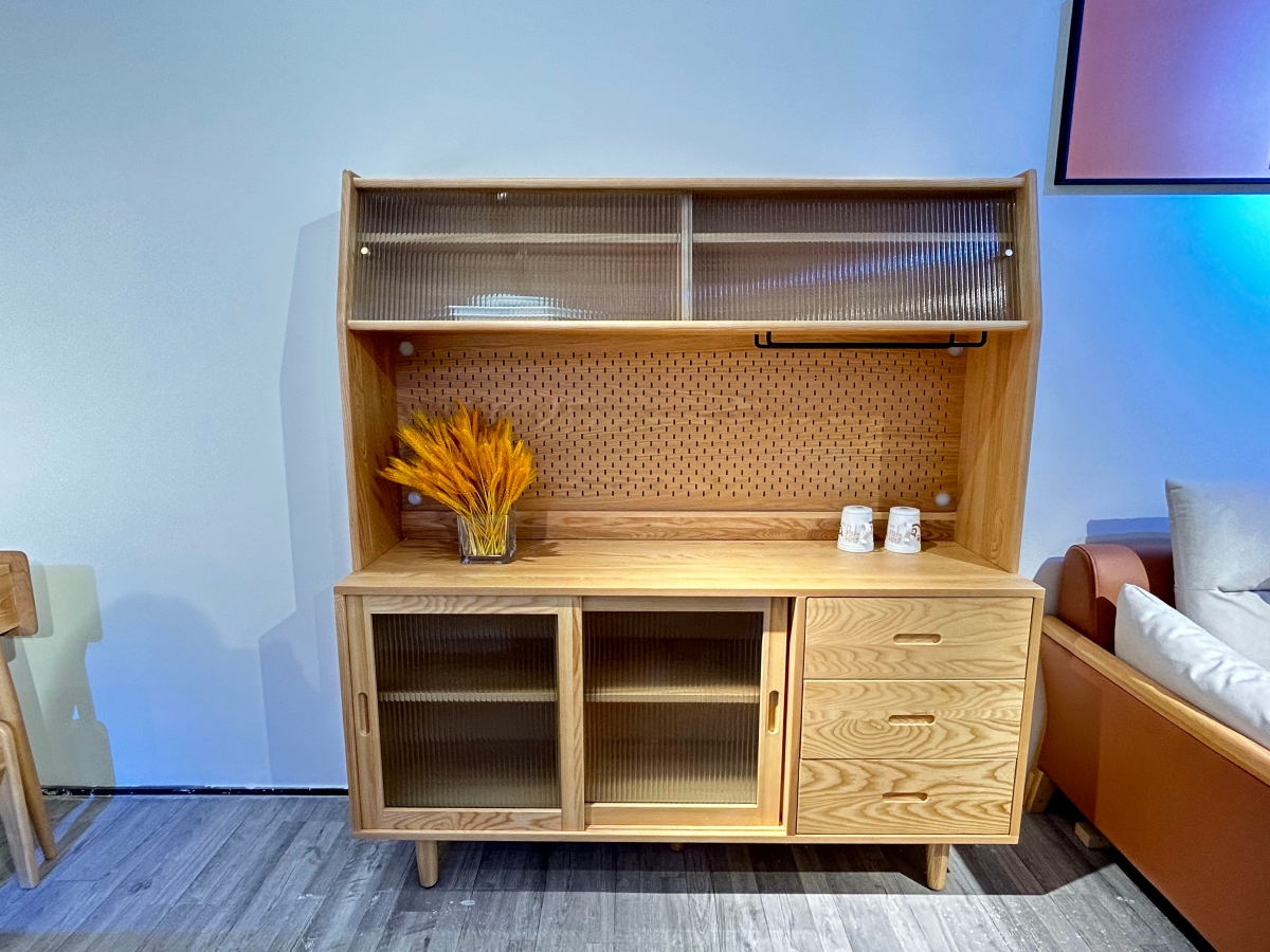 进鑫家具 北欧风格白蜡木全实木洞洞板餐边柜3200006