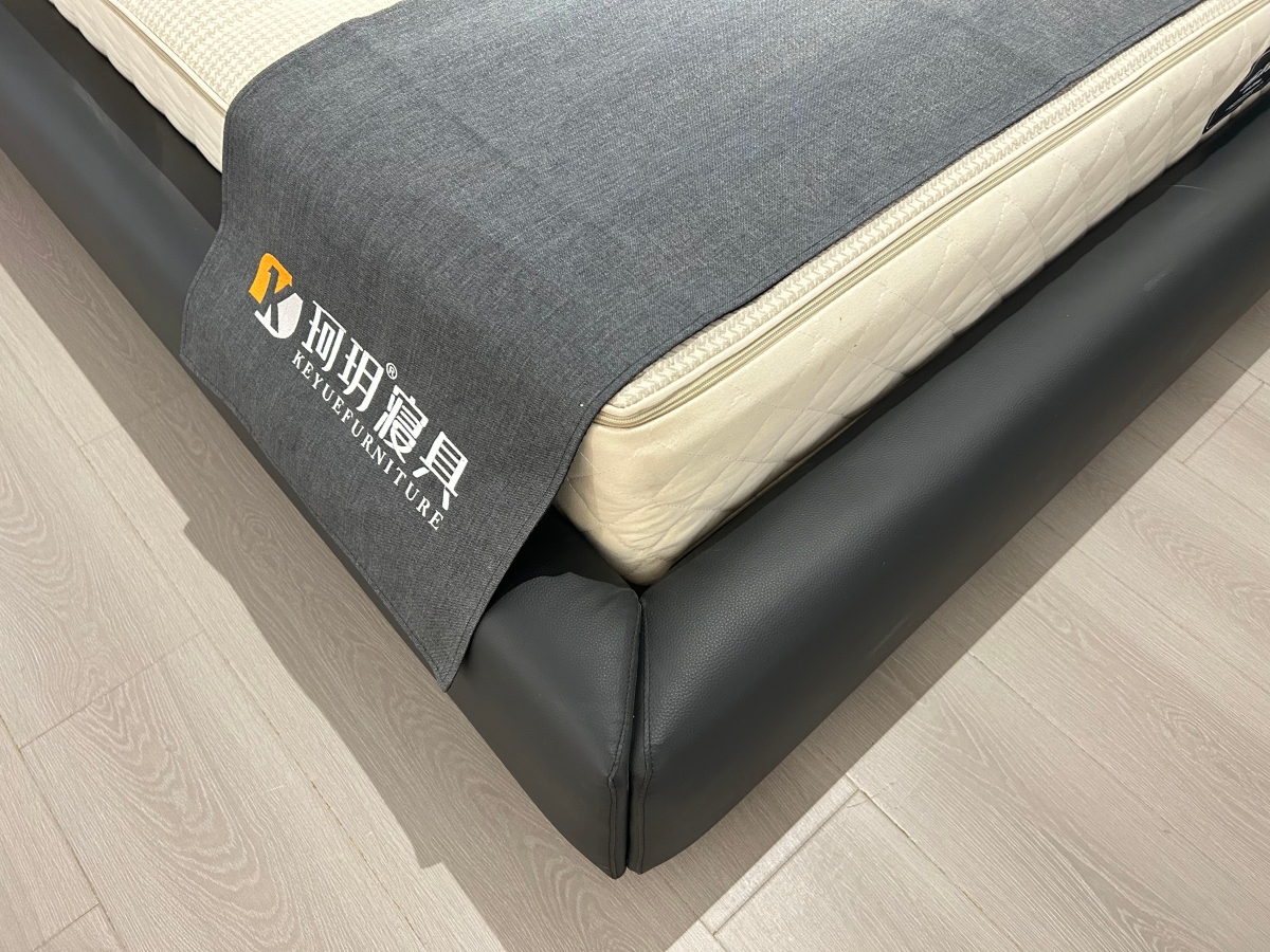 圣普莱思 意式极简大黑牛牛皮卧室床2910002